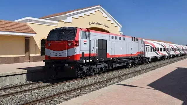 إجراء احترازي بسبب عطل مفاجئ.. السكة الحديد توضح حقيقة استبدال عربة بقطار 989