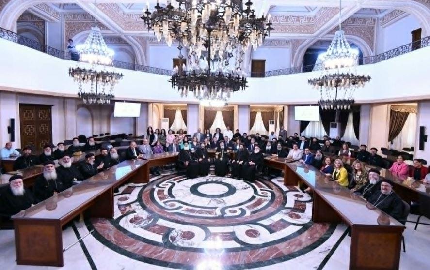 البابا تواضروس الثاني يكرم أعض...