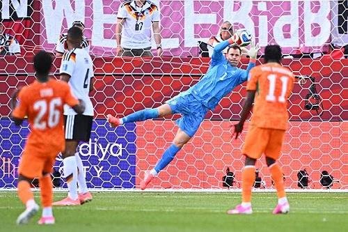 مانويل نوير يعلن اعتزاله اللعب...
