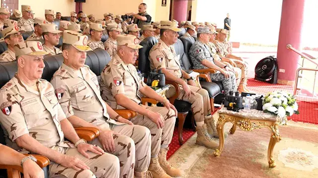 وزير الدفاع يشهد المرحلة الرئيسية لمشروع تكتيكي بالذخيرة الحية بالجيش الثاني الميداني
