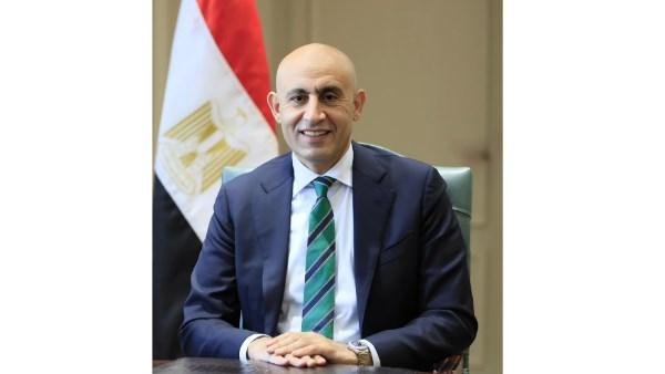بالأسماء.. وزير التعليم يكرم 3...
