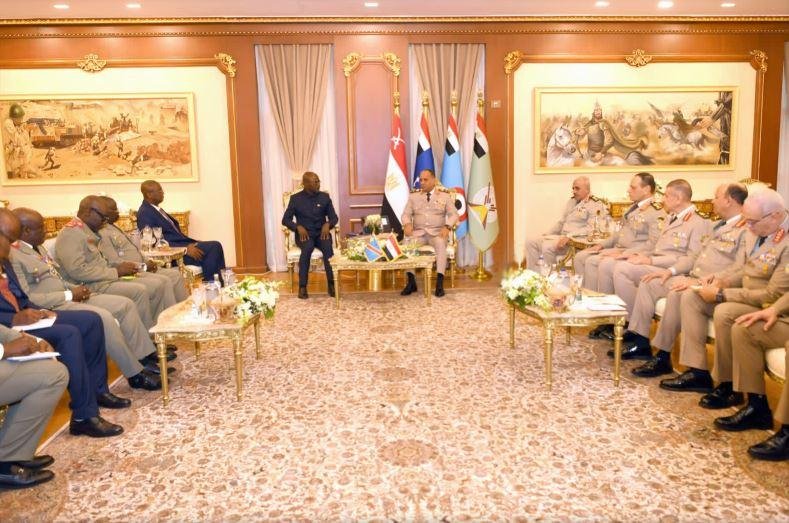 وزير الدفاع يلتقي نائب رئيس وز...