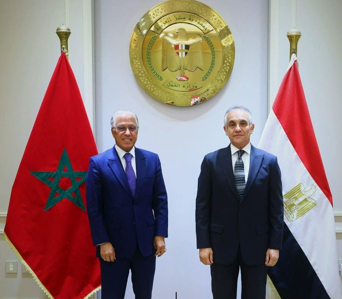 وزير العدل يبحث مع السفير المغ...