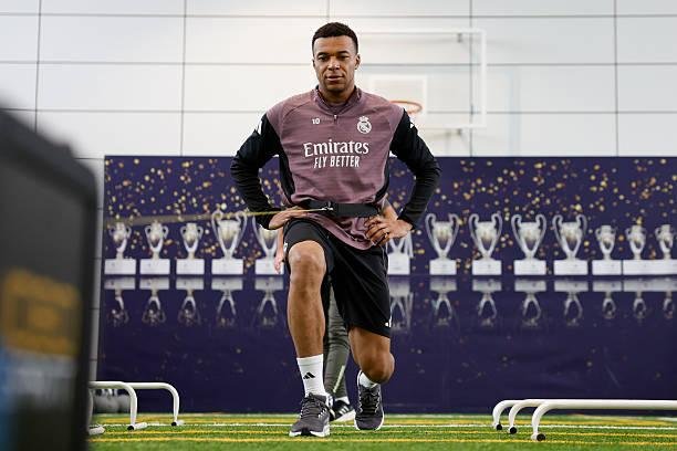 مورينيو يعلن تشكيل ريال مدريد لمواجهة مالقا