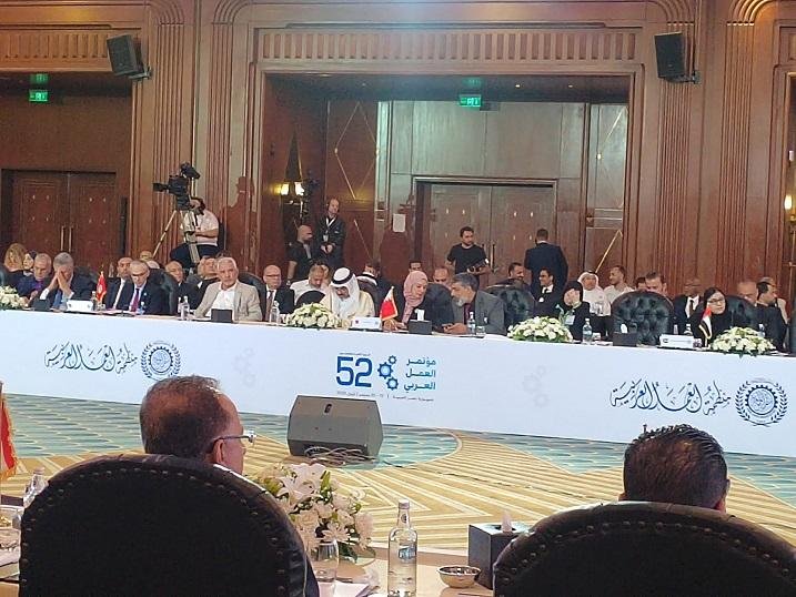وزير العمل الأردني: الحوار وال...