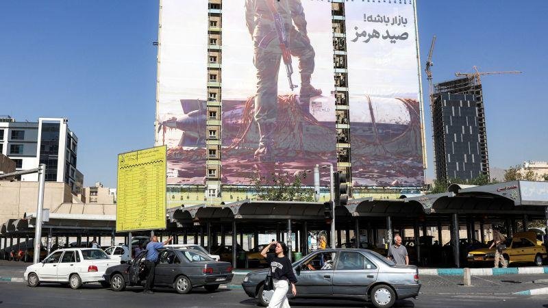 "سنتكوم" تعلق بعد تصريح قائد عسكري إيراني عن السيطرة الكاملة على مضيق هرمز
