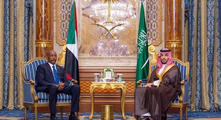 محمد بن سلمان للبرهان: السعودية تدعم الجهود كافة لتحقيق الاستقرار بالسودان