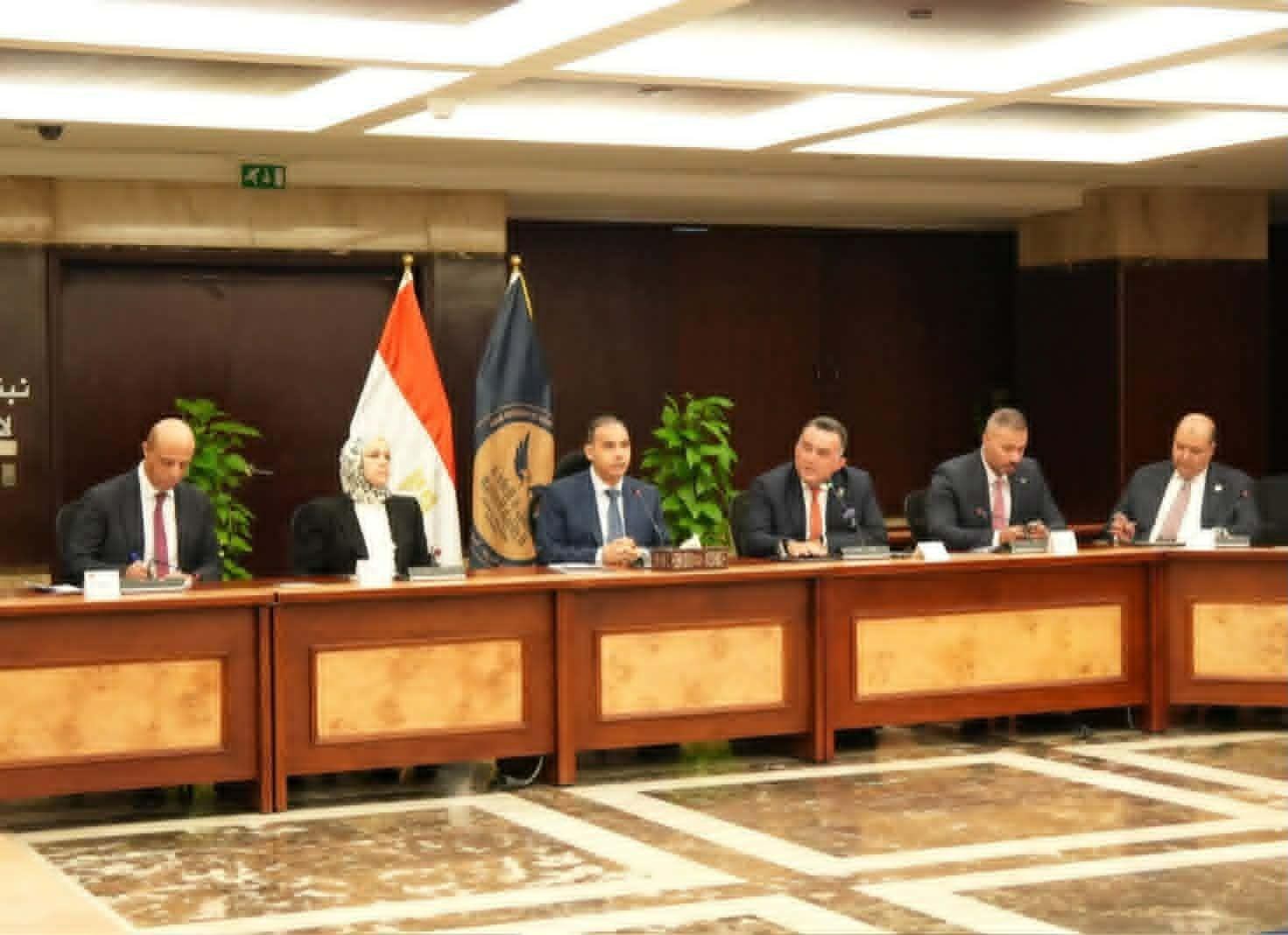 الرقابة المالية تبحث توثيق الت...