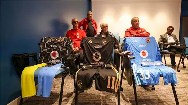 بالزي الأسود.. تفاصيل الاجتماع...