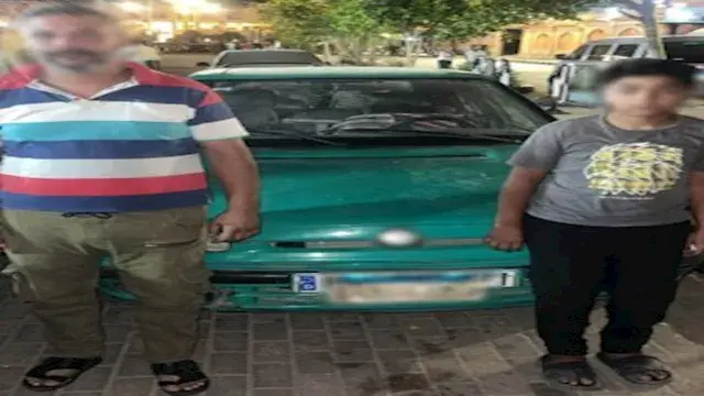 طفل يقود سيارة ويصدم آخر في حد...