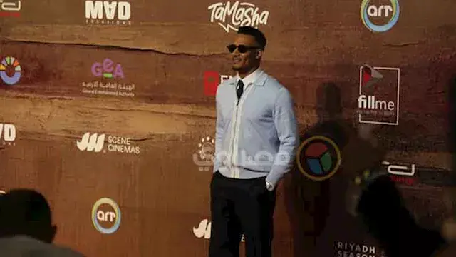 طائرة درون ضخمة تشارك في العرض الخاص لفيلم "أسد"