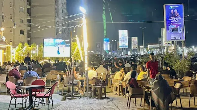 القاهرة الساهرة.. المقاهي تنتف...