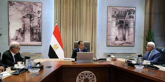 مدبولي يتابع الموقف التنفيذي ل...