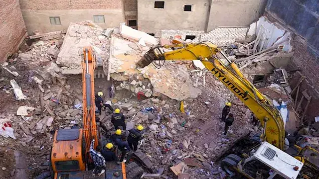 تحركات عاجلة لدعم متضرري انهيار عقار الترعة المردومة بالإسكندرية - صور