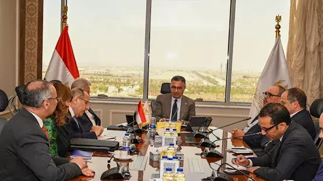وزير التموين يبحث مع مجموعة فو...