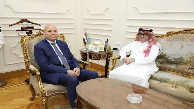 محافظ القاهرة يبحث جذب مزيد من...