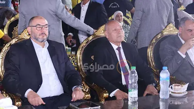 محافظ القاهرة يتابع مباراة مصر...