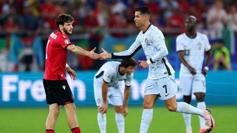 رونالدو يدعم كفاراتسخيليا بعد الإصابة.. ماذا كتب له؟
