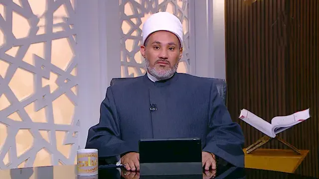 هل يجوز أخذ جزء من أرباح تجارة الأب دون علمه؟.. أمين الفتوى يجيب
