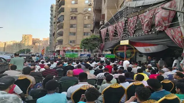 بالصور.. زحام كبير بمقاهي فيصل...