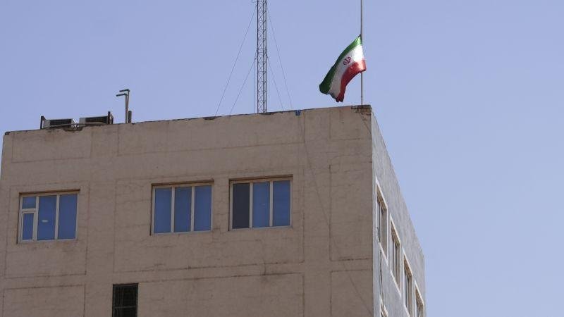 "يغلق أمام أكبر دولة شيعية".. إيران تعلق على وقف رحلاتها إلى مطار النجف بالعراق