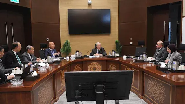 بطول 2000 كم.. نائب رئيس الوزراء يستعرض مشروع القطار الكهربائي السريع