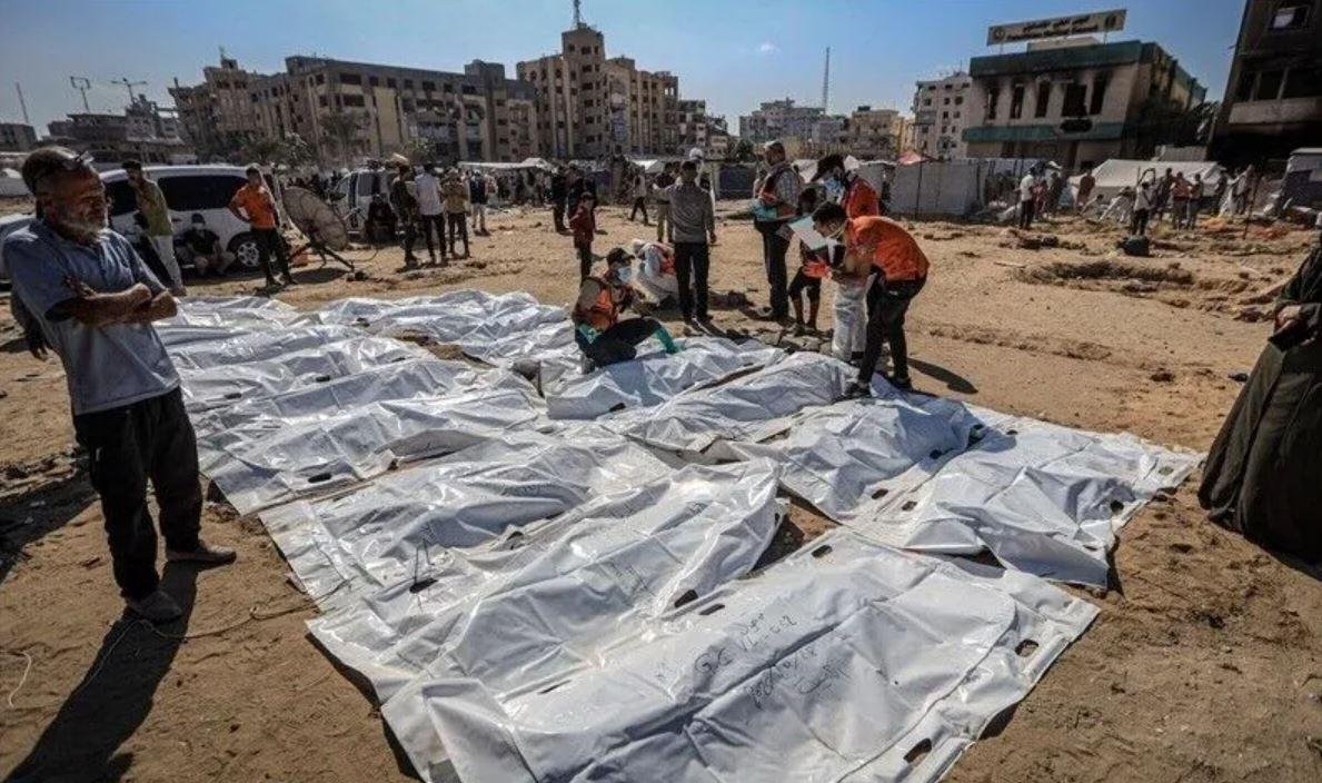 الدفاع المدني بغزة ينتشل رفات...
