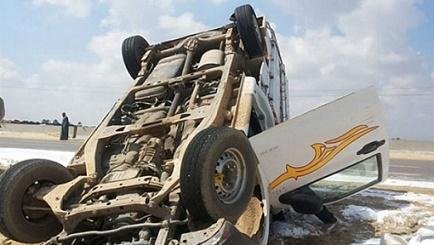 إصابة 12 شخصًا في انقلاب سيارة...