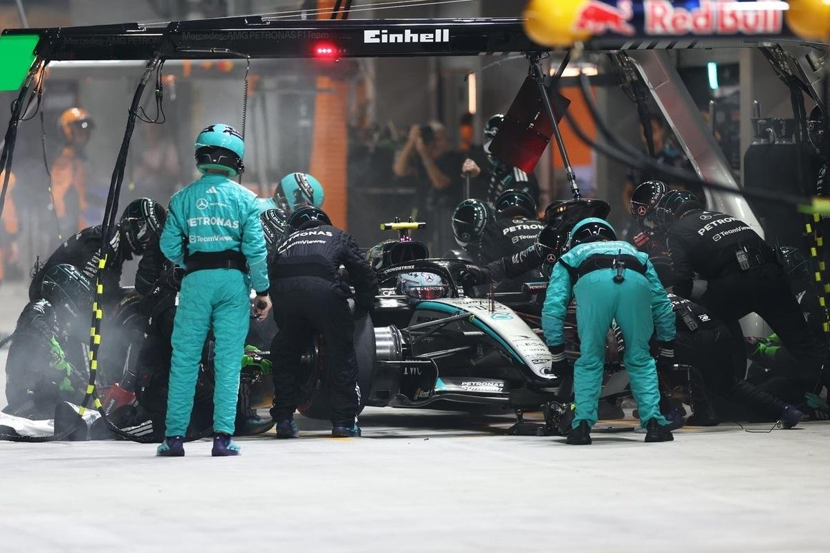 Mercedes: “We had people who hadn’t done a live pitstop for 15 years” in Singapore GP