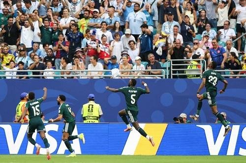 بهدف العمري في شباك أوروجواي.....
