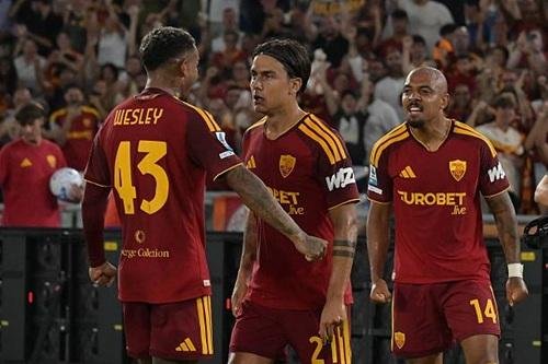 روما يتربع على قمة الدوري الإيطالي بالعلامة الكاملة