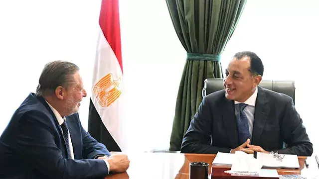 مدبولي يبحث مع محافظ البنك المركزي جهود خفض التضخم وتأمين الاحتياطي النقدي