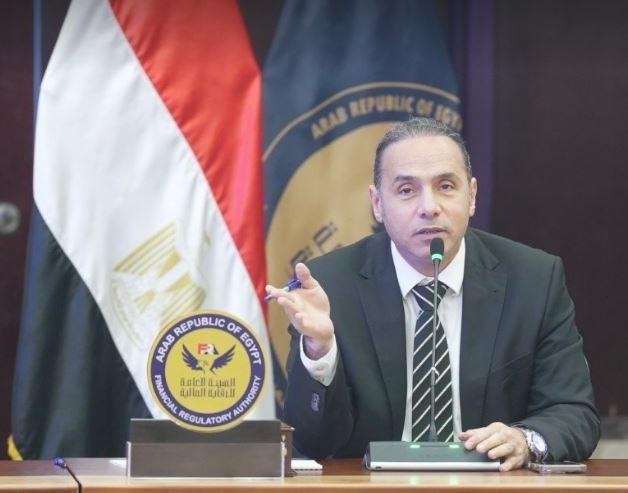 رئيس الرقابة المالية يصدر قرار...