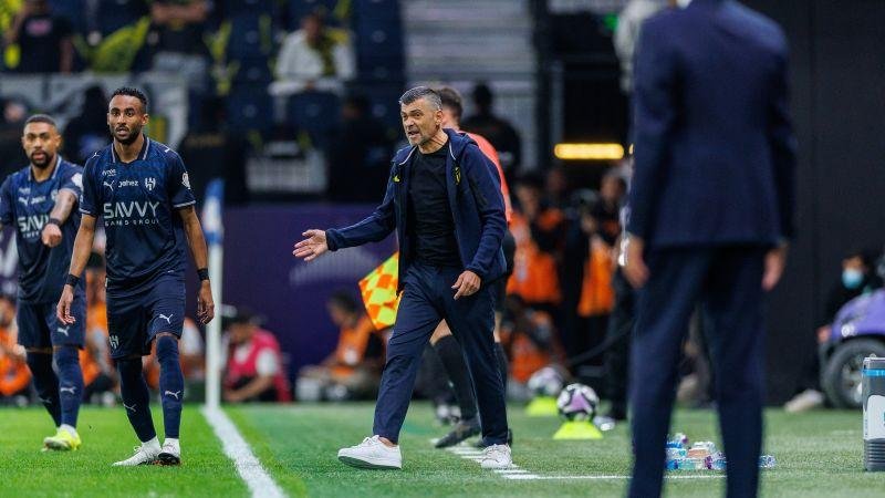 "كُن شجاعاً".. لاعب سعودي يرد بقوة على تصريحات مدربه السابق كونسيساو