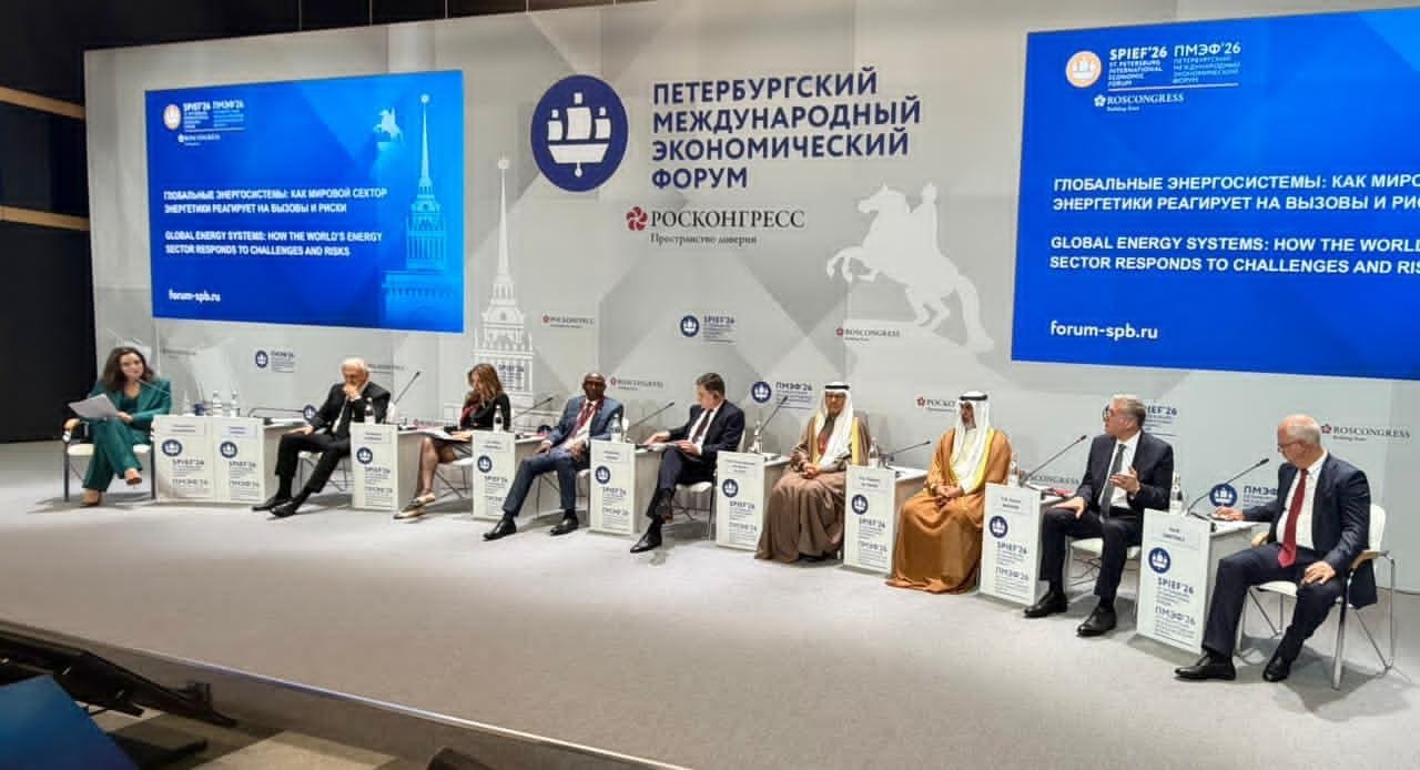 وزير البترول يستعرض استراتيجية...