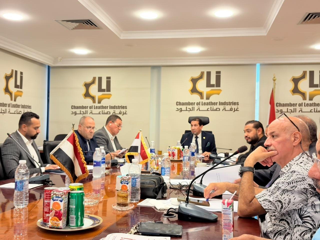 غرفة صناعة الجلود تناقش تحديث...