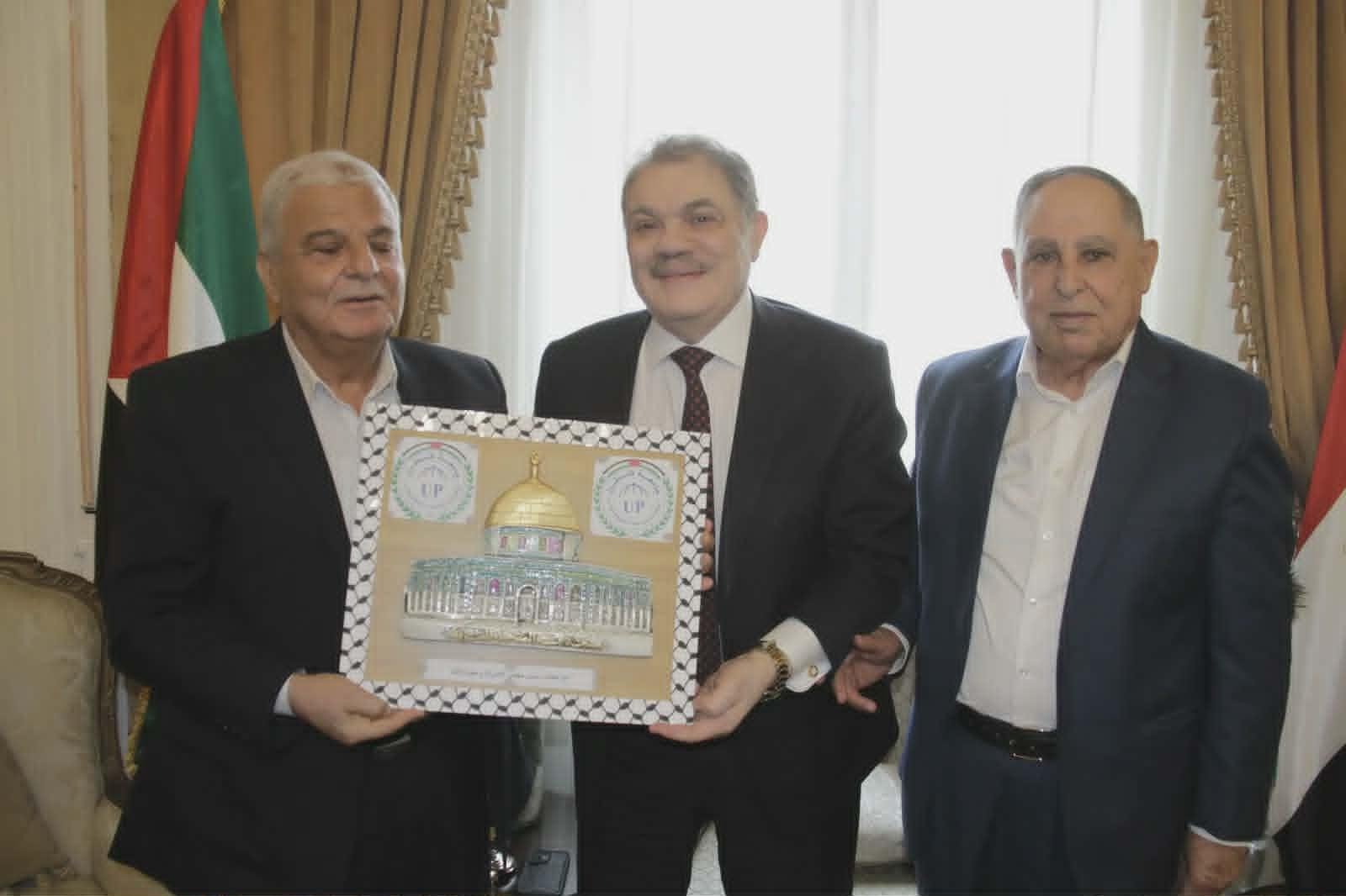 رئيس الوفد يدعو الفصائل الفلسط...