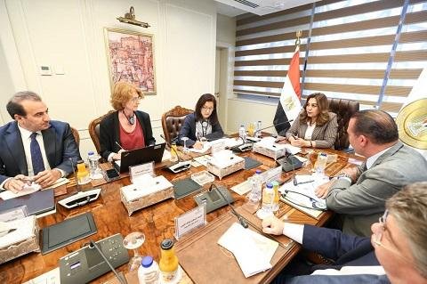 وزيرة التنمية المحلية تتابع تن...