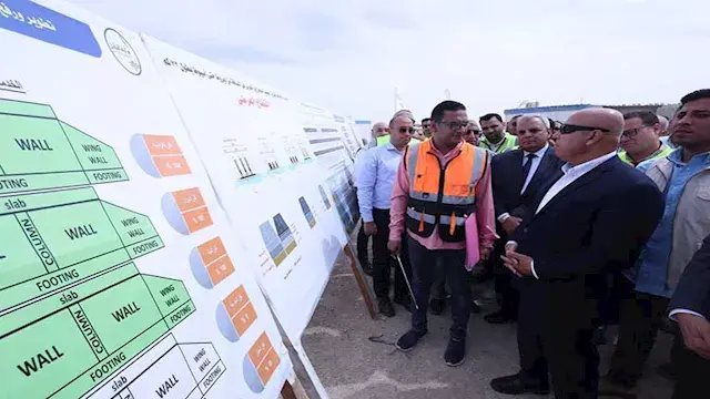 وزير النقل يتابع تطوير طريق الصعيد الصحراوي ومحور أبو تيج بأسيوط