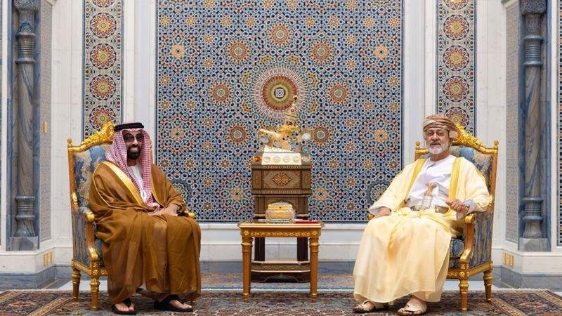 مشاورات بين سلطان عُمان وطحنون بن زايد خلال زيارته إلى مسقط