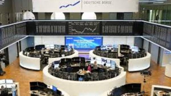 الأسهم الأوروبية تتراجع بفعل ت...