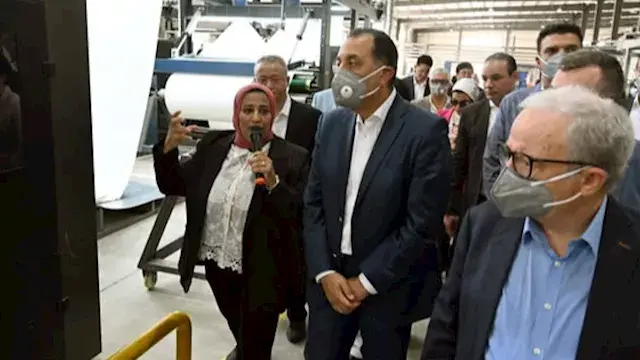 مدبولي يفتتح مصنع نسيج صيني با...