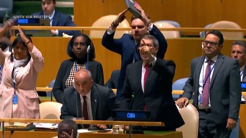 "لن تُرهبني".. سجال ناري بين ممثلي أمريكا وكوبا ينتهي بتعليق الاجتماع