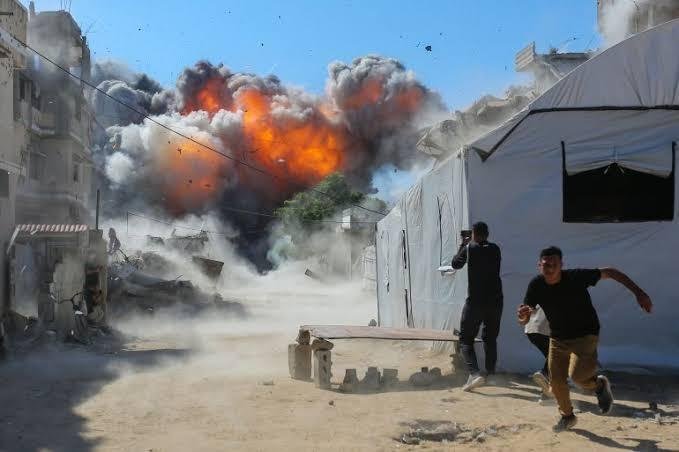 إصابة فلسطيني بقصف وهجمات إسرا...