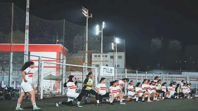 هتنضربي.. المشرفة على الكرة ال...