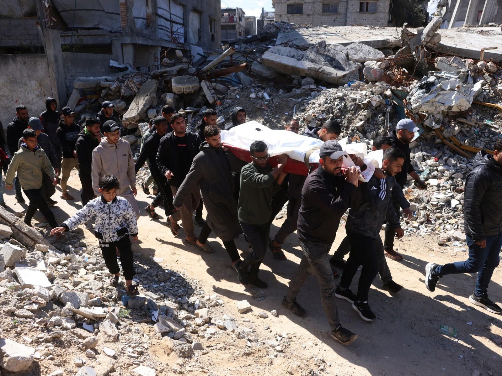 Israeli forces kill one in Gaz...