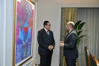 وزير العمل خلال لقاء رئيس جامع...