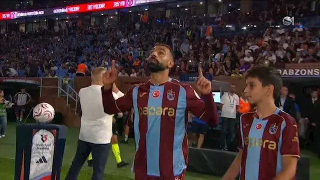 "سجل وصنع".. محمد صلاح يحتفي ب...