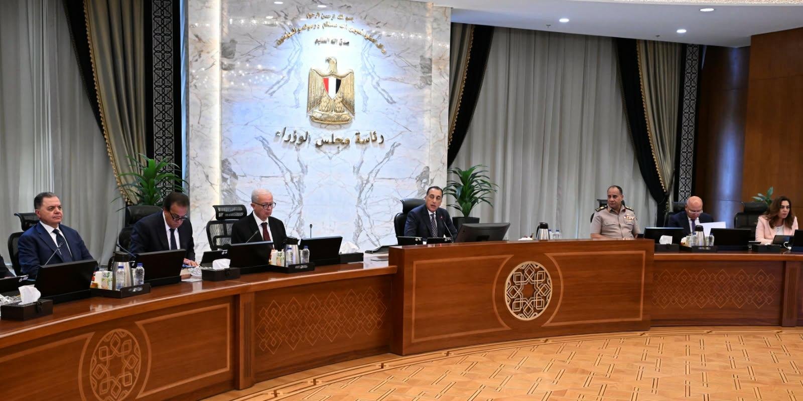 رئيس الوزراء: العمل على تنفيذ...