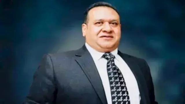 صبري نخنوخ يوقع على قرار التحف...